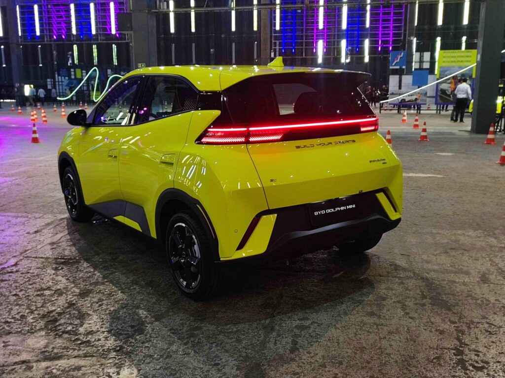byd-dolphinmini-2.jpg__1920.0x1440.0_q85_subsampling-2
