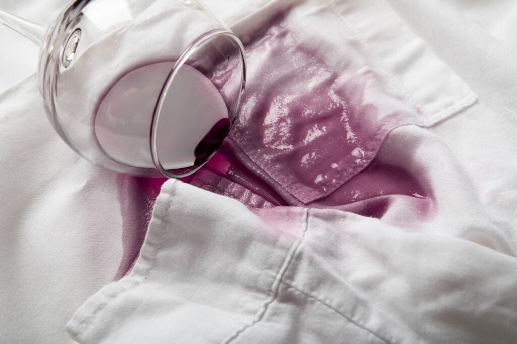 mancha de vinho na roupa