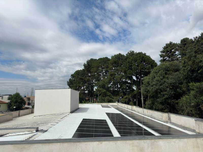 Instalação de painéis de energia solar nos CMEIs de Curitiba está na fase final - Bem Paraná