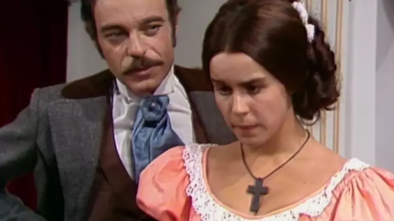 1831193015-leoncio-e-isaura-em-a-escrava-isaura-reproducaotv-globo