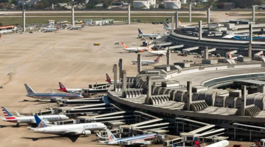 2765px-riodejaneiro_aerea_aeroportogaleao-131756cut