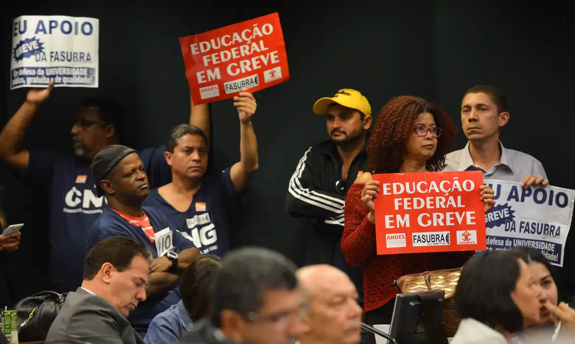 968065-comissao de educação_greve-1023