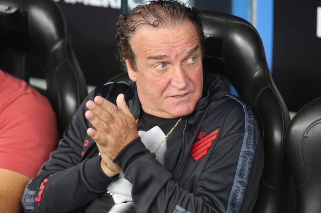 Cuca deixa o Athletico Paranaense