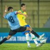 volante Juninho, do Athletico, disputa jogo pela seleção brasileira