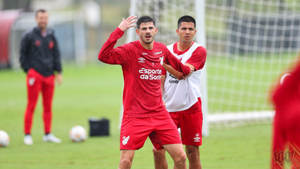Di Yorio e Gamarra em treino do Athletico