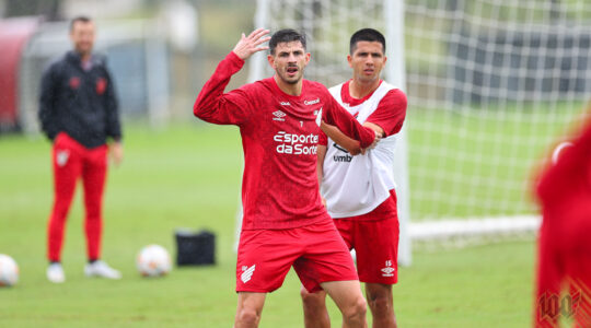 Di Yorio e Gamarra em treino do Athletico