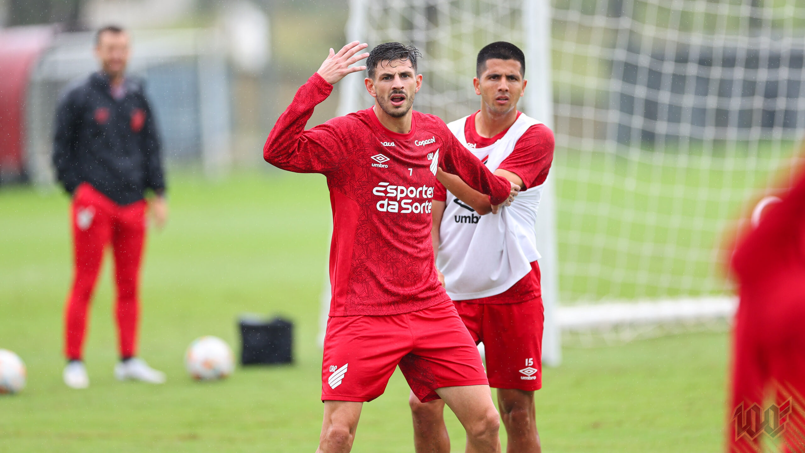 Di Yorio e Gamarra em treino do Athletico