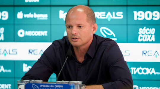 William Thomas em entrevista coletiva