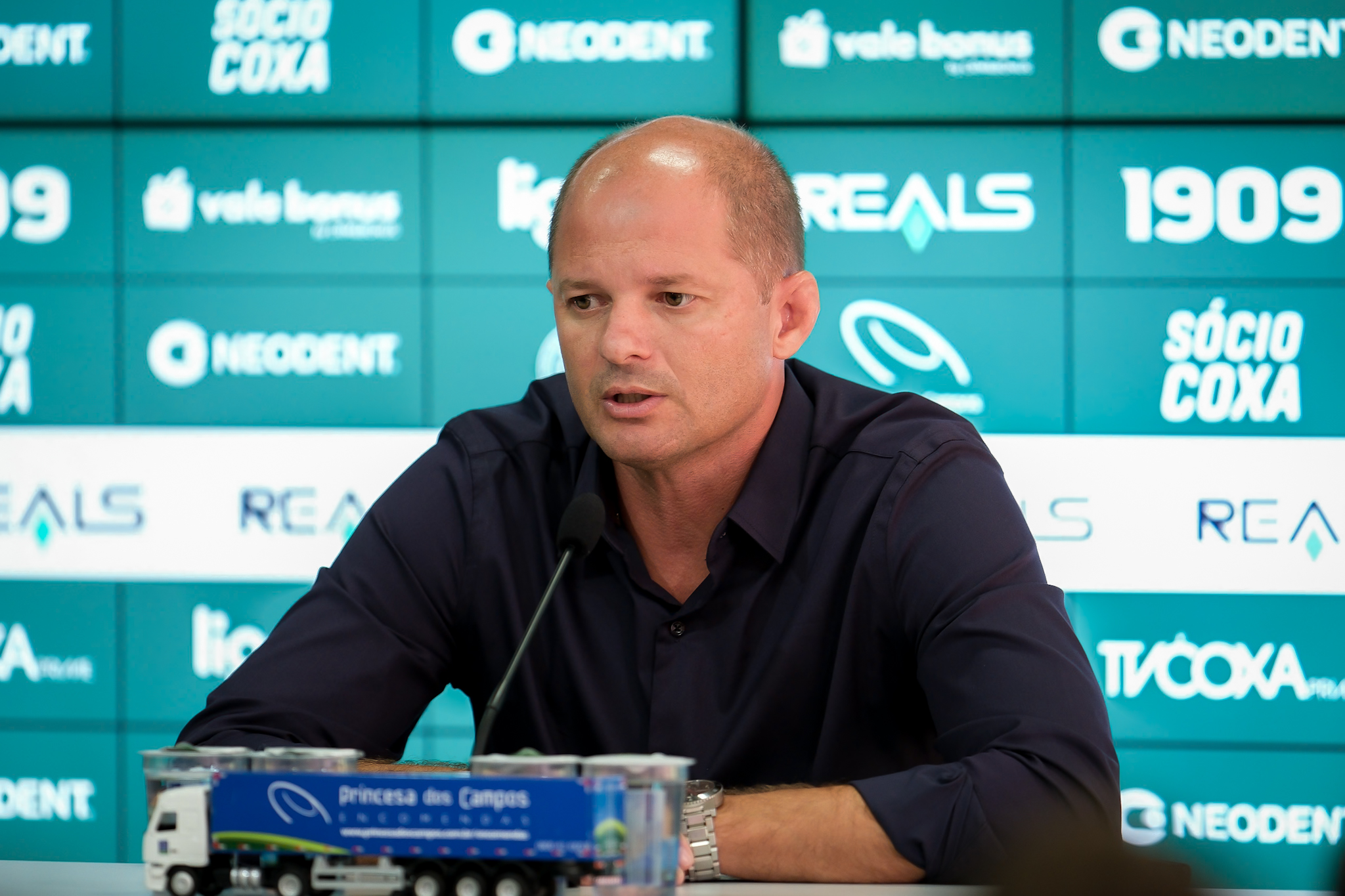 William Thomas em entrevista coletiva