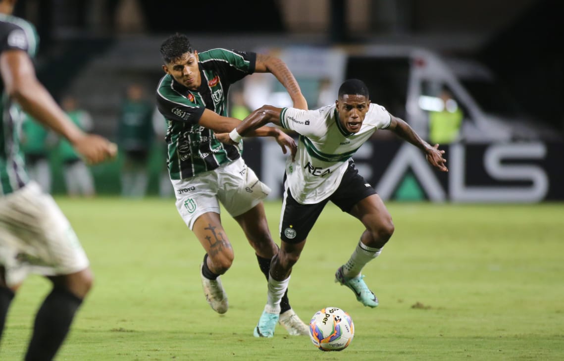 Zé Vitor, do Maringá, enfrenta o Coritiba