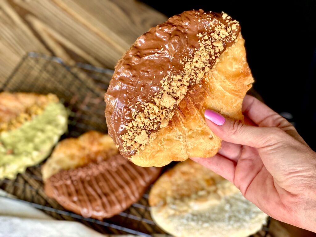 FLAT-CROISSANT-1
