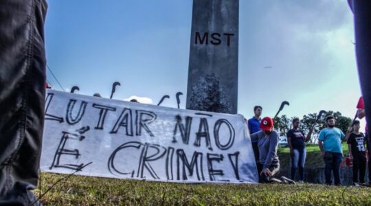 Monumento-em-homenagem-a-Antônio-Tavares-e-às-vítimas-do-latifúndio_Foto-Wellington-Lenon-5-768×512