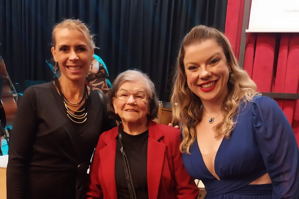 Patricia Galvao, Santina e a cantora Ana Paulo Brunkow