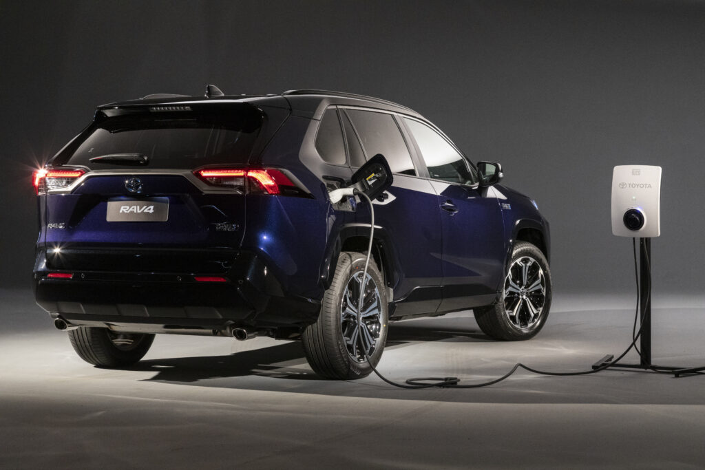 RAV4-PHEV-8