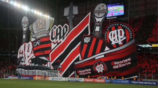 Torcida na Arena da Baixada
