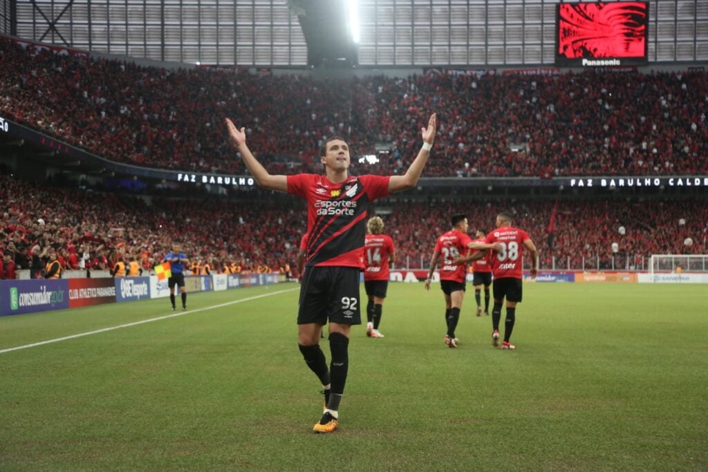 Pablo comemora na final do Paranaense 2024