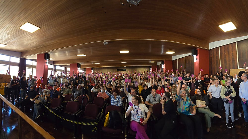 assembleia-aprova-greve-professores-ufpr