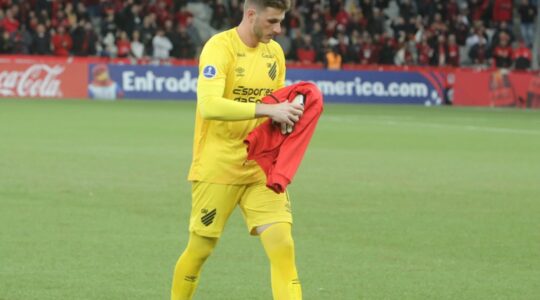 O goleiro Bento, do Athletico