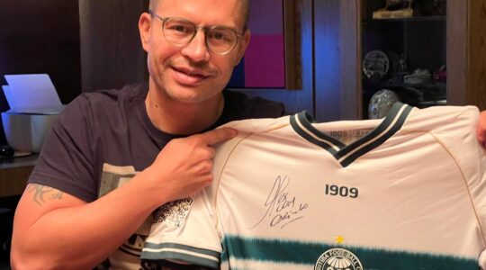 Alex com a camisa do Coritiba