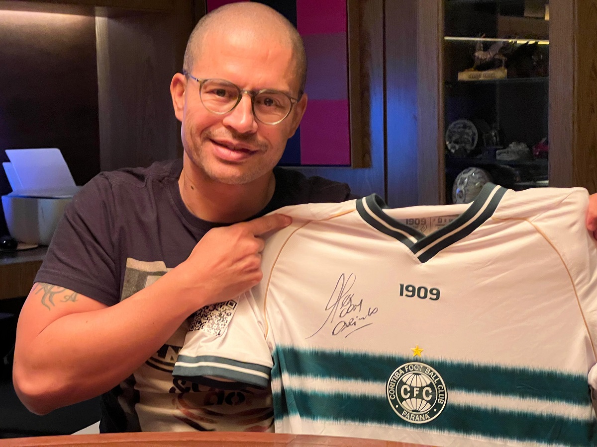 Alex com a camisa do Coritiba