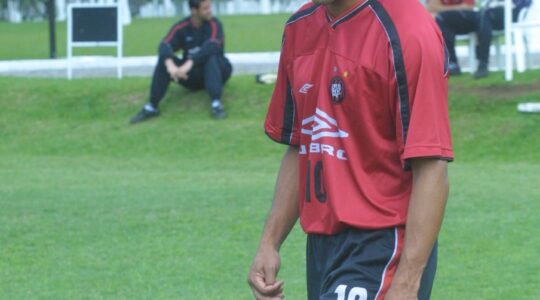 Alex Mineiro em treino do Athletico