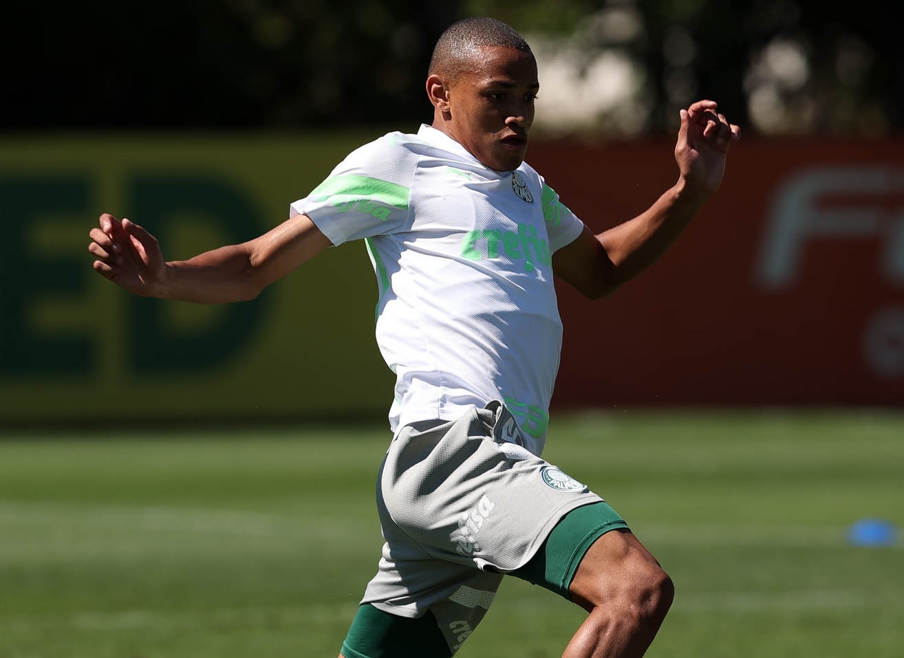 Jhon Jhon em treino do Palmeiras