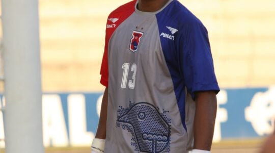 O goleiro Flávio Pantera, em treino do Paraná Clube