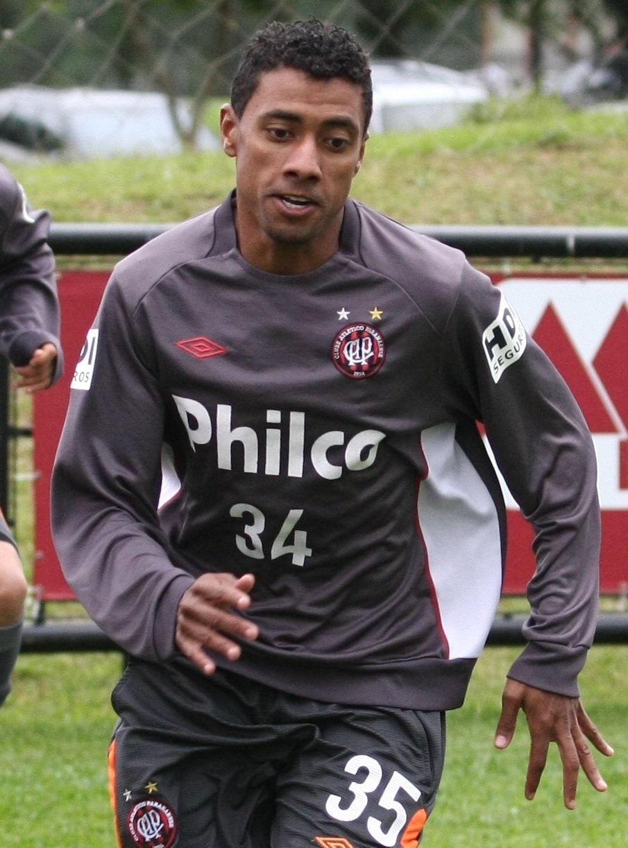 Kléberson em treino do Athletico