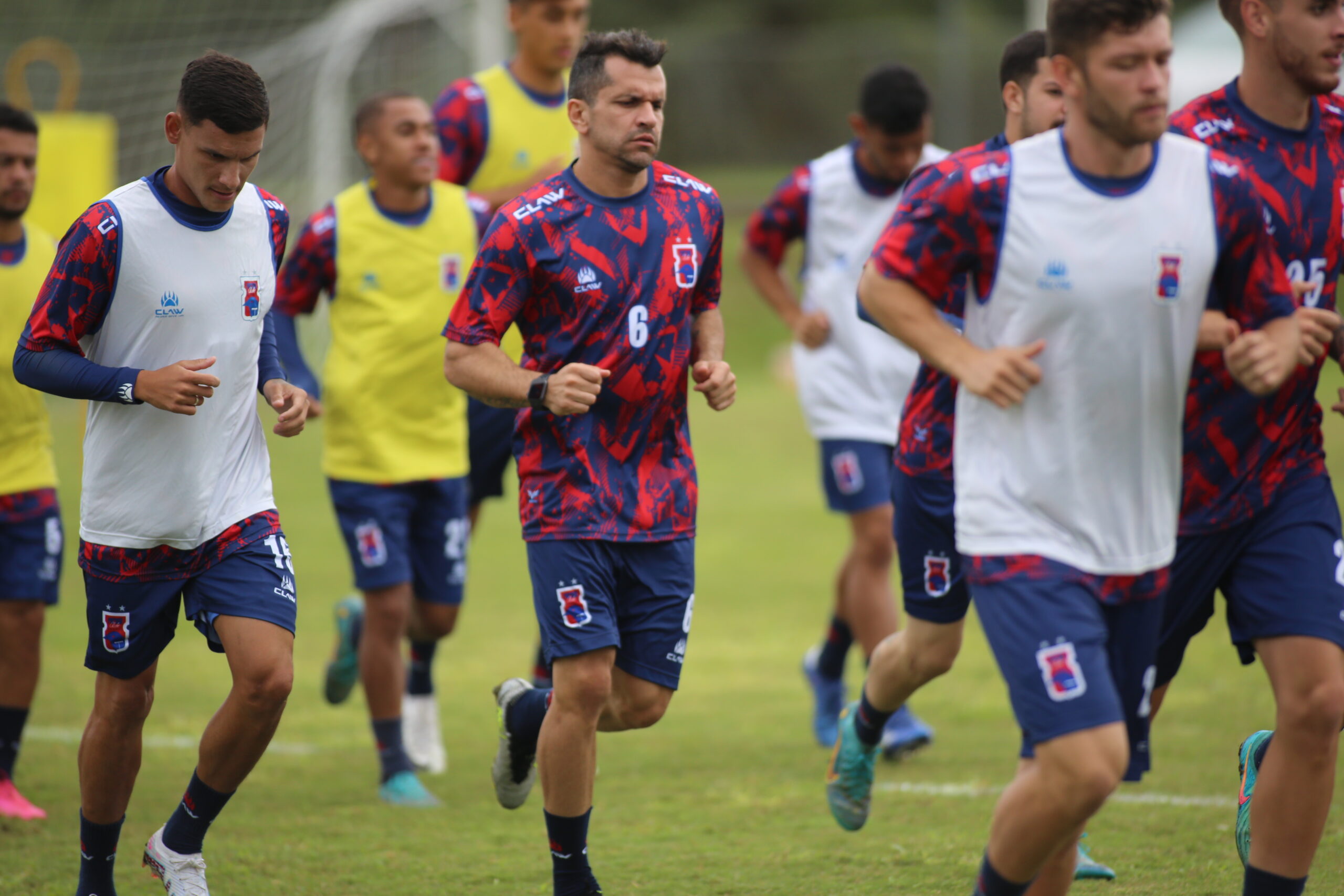 Eltinho em treino do Paraná Clube
