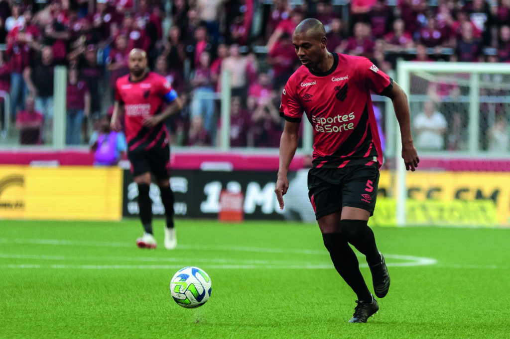 Fernandinho do Athletico Paranaense: seleção de masters do Brasileirão