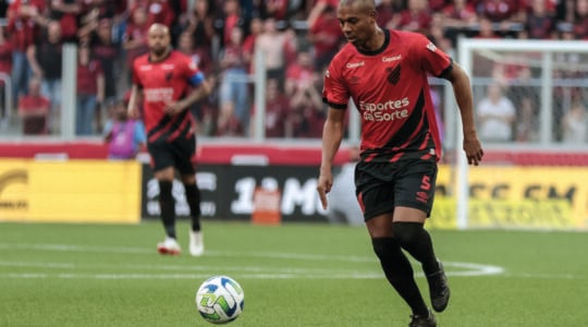 Fernandinho do Athletico Paranaense: seleção de masters do Brasileirão