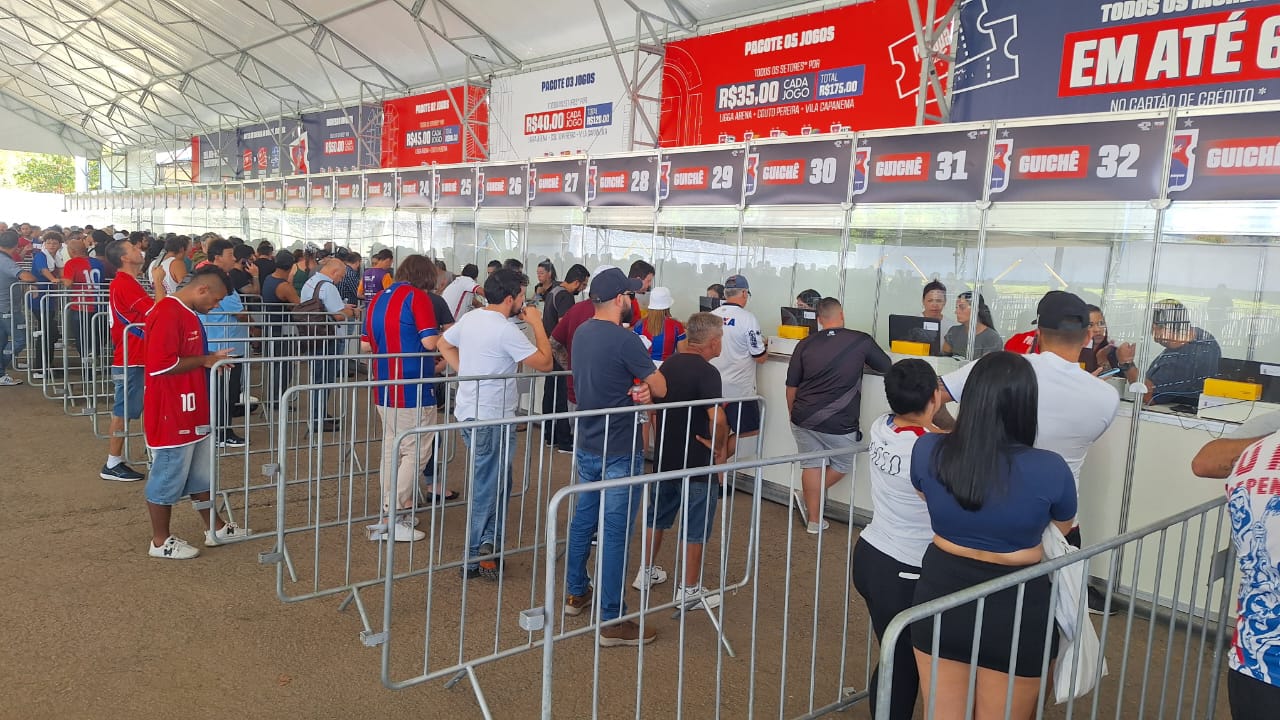 Torcida do Paraná Clube compra ingressos na Vila Capanema