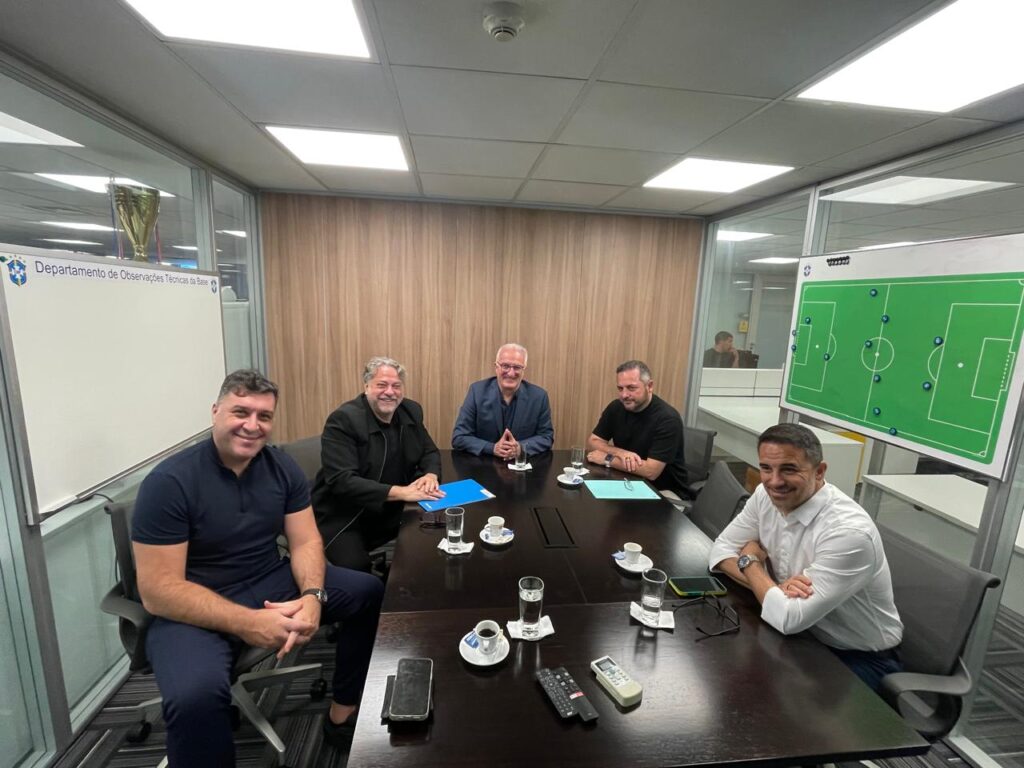 Julio-Casares-com-Dorival-Junior