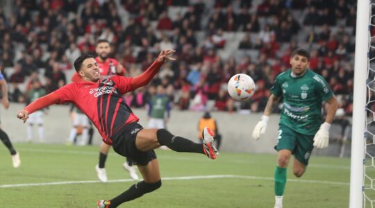 O zagueiro Kaique Rocha, do Athletico