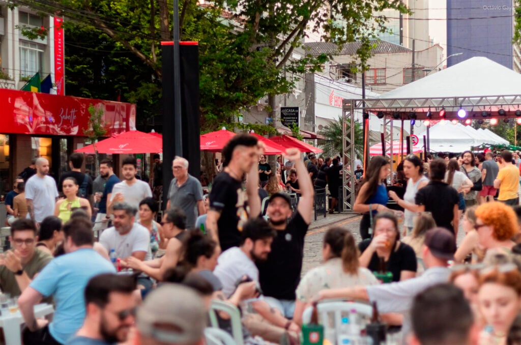 No dia 25 de maio a Al. Prudente de Moraes recebe o público para evento Mercado do Outono, com bandas, DJs, feira e atividades para a família (Créd. Prudente Cultural)