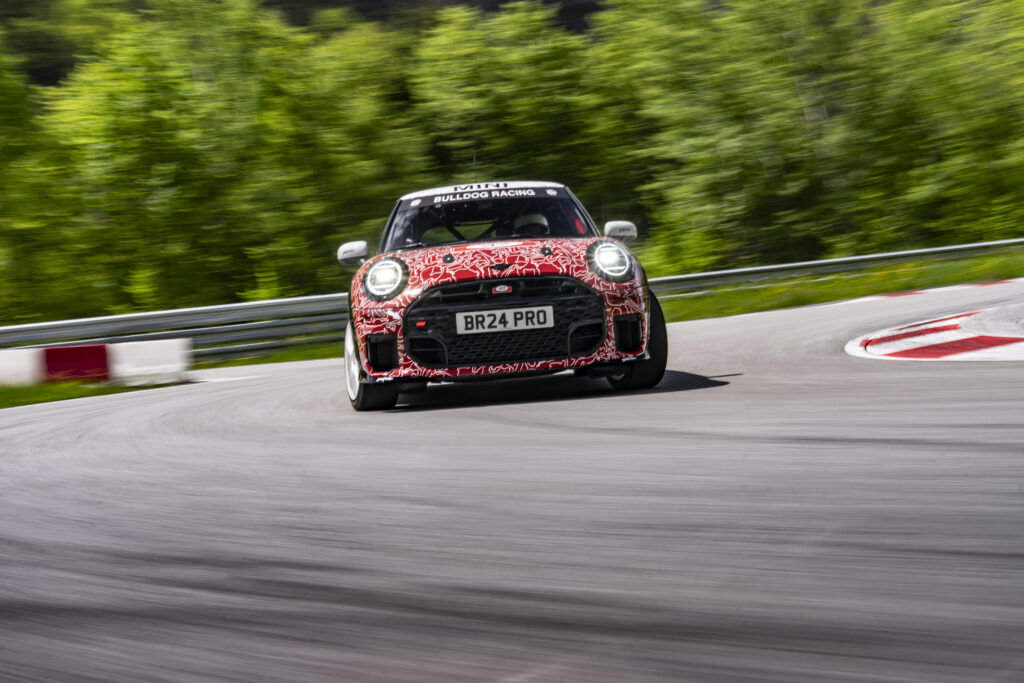 P90549845_highRes_mini-john-cooper-wor