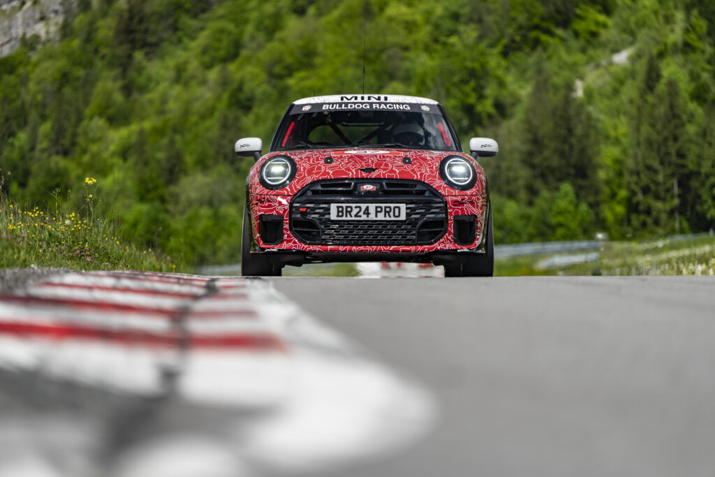 P90549862_highRes_mini-john-cooper-wor