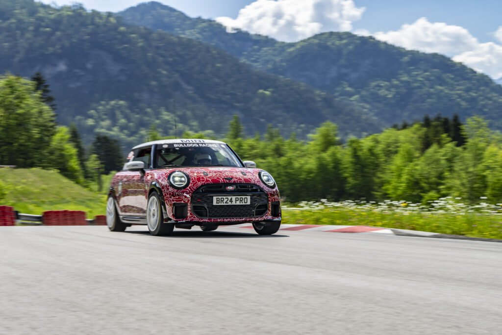 P90549869_highRes_mini-john-cooper-wor