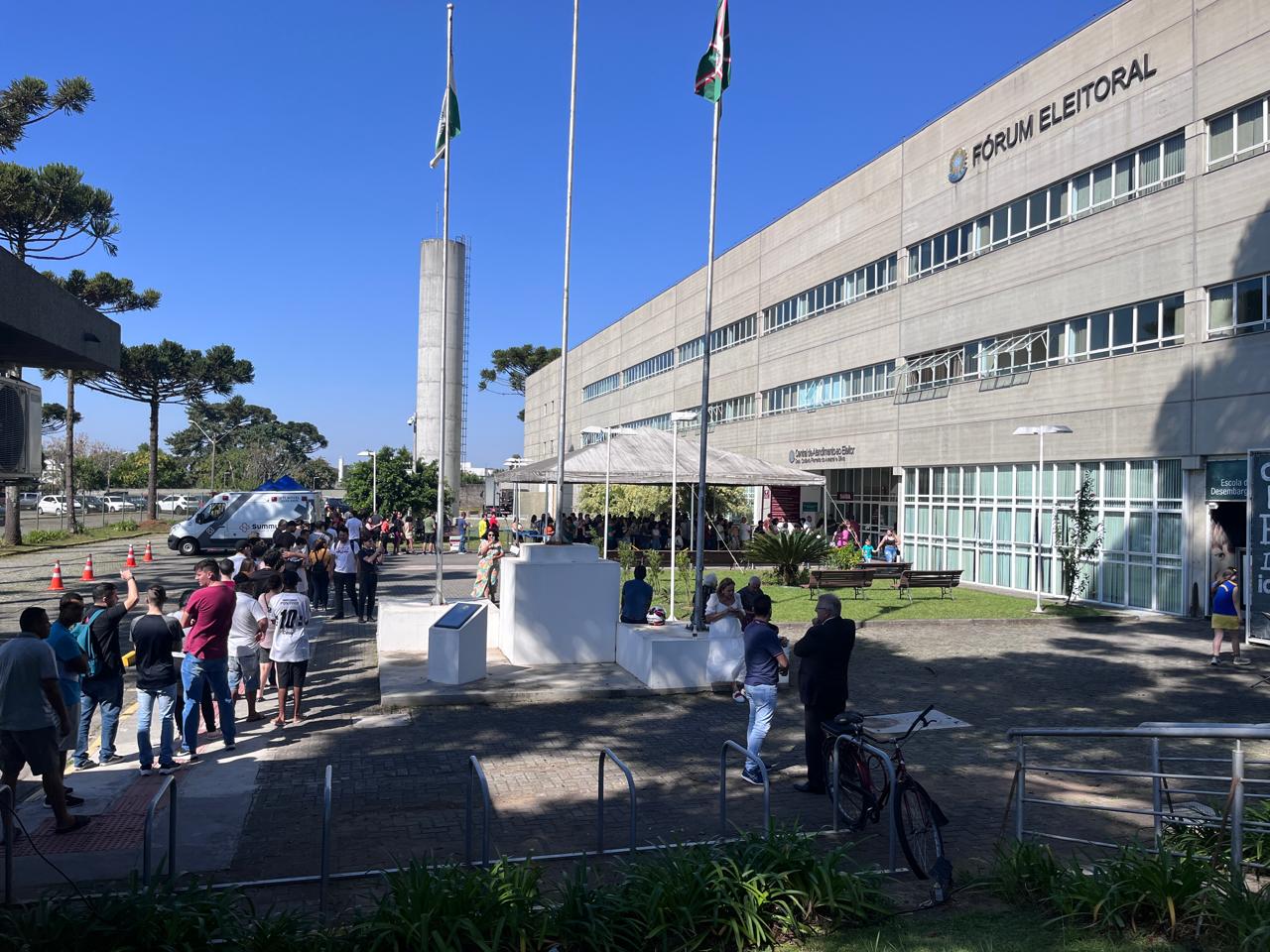 TRE do Paraná testa novos recursos de acessibilidade das urnas eletrônicas