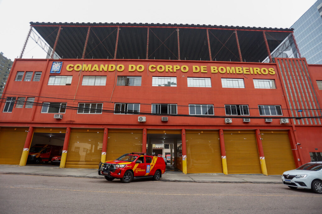 Paraná vai mandar mais 50 bombeiros para o Rio Grande do Sul neste domingo