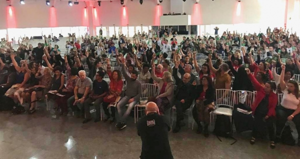 noticia_209860_img1_app-sindicato-pss-professores-greve-fim2