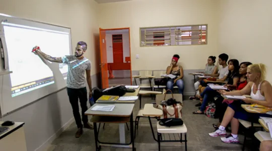 Valor da quarta parcela do Programa Pé-de-meia começa a ser paga nesta quinta-feira.