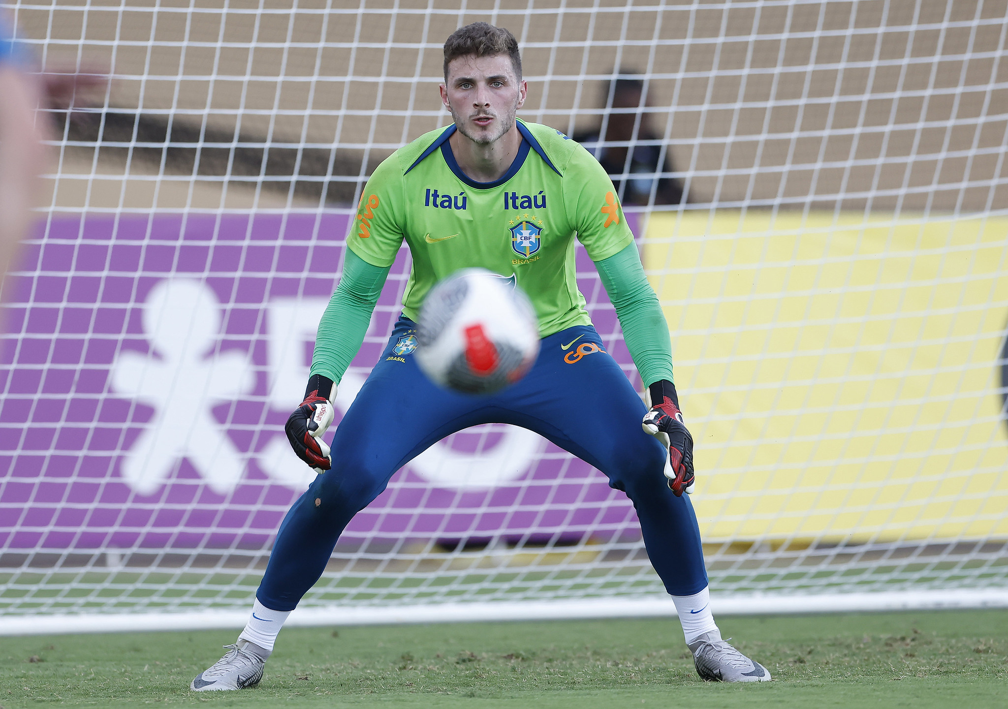 Escalação do Brasil contra os Estados Unidos: o goleiro Bento, do Athletico, será titular