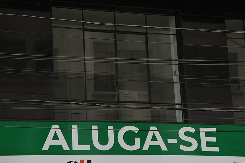 ALUGA-SE ALUGA