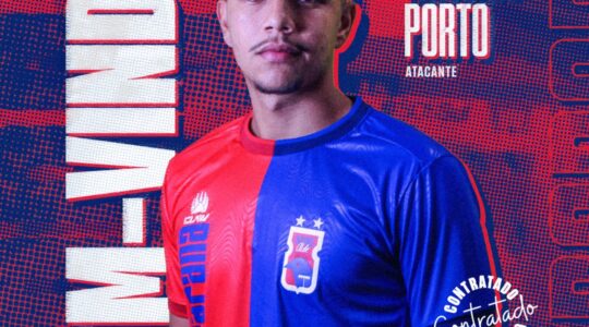 O centroavante Antonio Porto do Paraná Clube