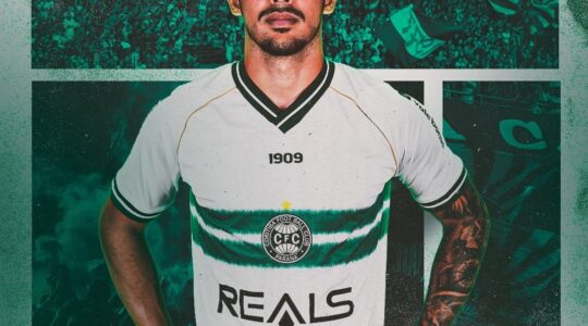 O volante Bernardo renova contrato com Coritiba