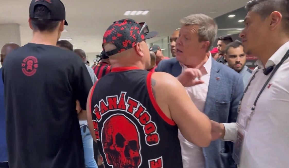 Márcio Lara discute com torcedores