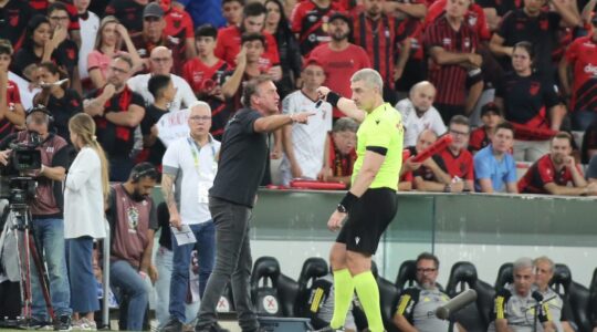 Cuca reclama com Daronco