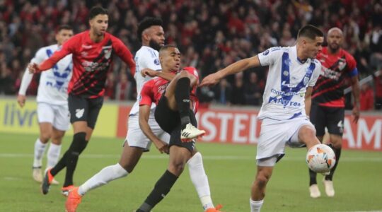 Erick em Athletico x Ameliano