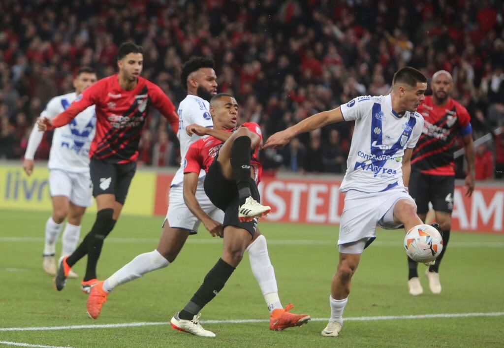 Erick em Athletico x Ameliano